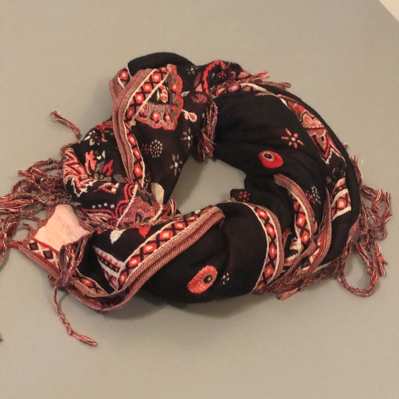 Scarf - Picture 2 of 7